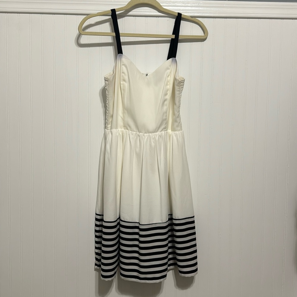 Anna be Francesca’s Collection white and black fit to flare dress; women’s med